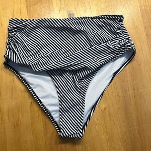 Cupshe Black/White Swimsuit Bottom, size Medium